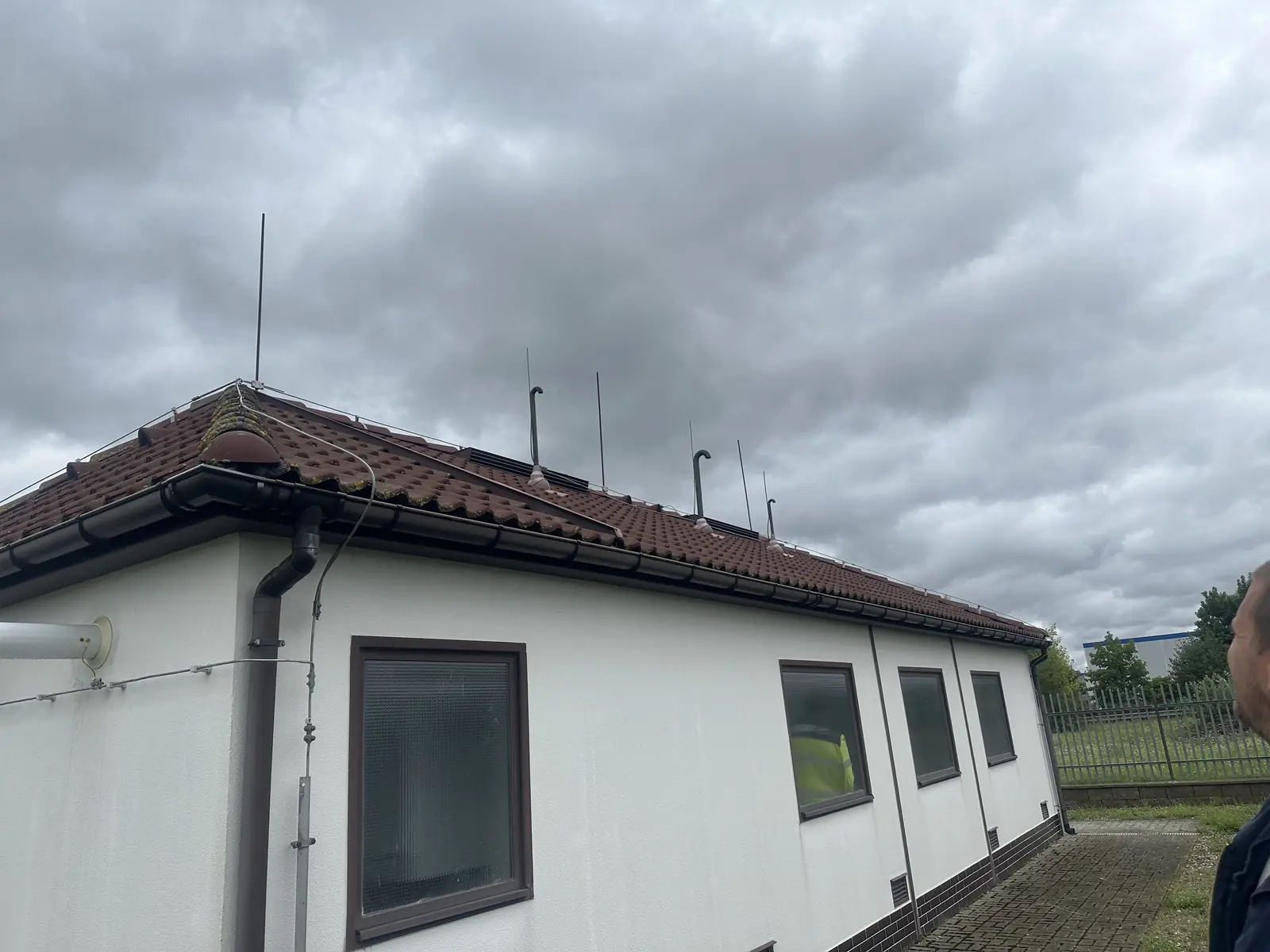 Montovaná budova regulační stanice Triangle sever s valbovou střechou
